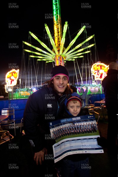 041212 - Cardiff Blues players visit Winterwonderland