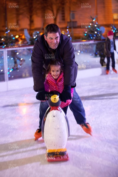 041212 - Cardiff Blues players visit Winterwonderland