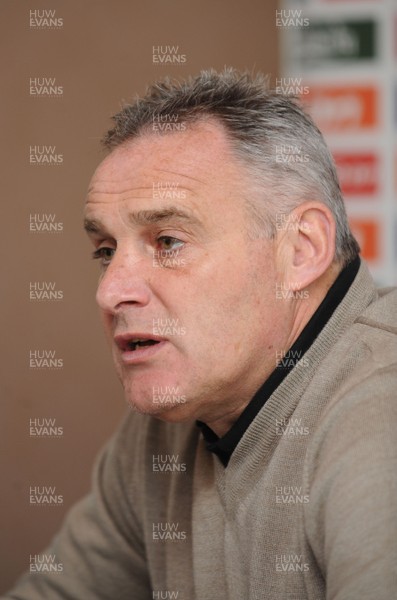 02.04.08 - Cardiff City Press Conference - Cardiff City Manager, Dave Jones talks to the media 