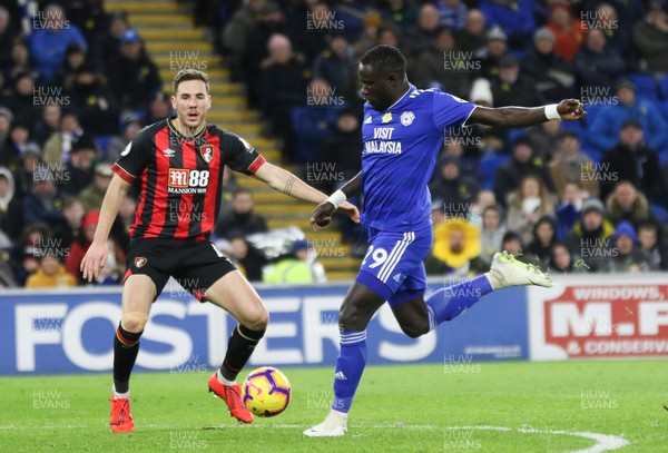 020219 - Cardiff City v AFC Bournemouth, Premier League - Oumar Niasse of Cardiff City looks to win the ball