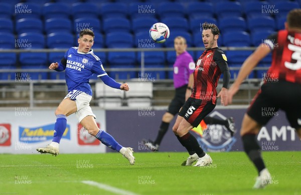211020 - Cardiff City v AFC Bournemouth, Sky Bet Championship - Harry Wilson of Cardiff City crosses the ball