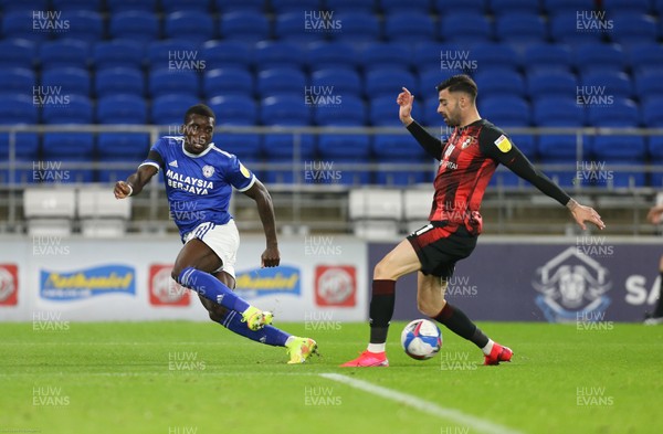 211020 - Cardiff City v AFC Bournemouth, Sky Bet Championship - Sheyi Ojo of Cardiff City crosses the ball as Diego Rico of Bournemouth challenges