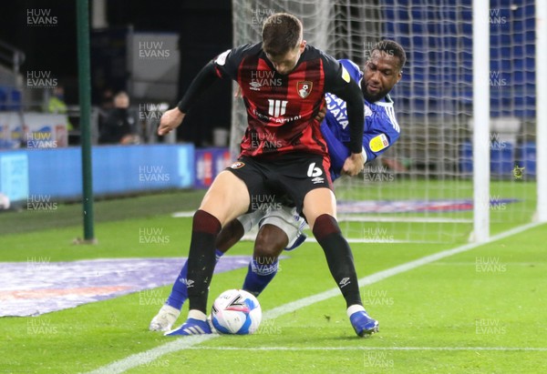 211020 - Cardiff City v AFC Bournemouth, Sky Bet Championship - Junior Hoilett of Cardiff City and Chris Mepham of Bournemouth compete for the ball
