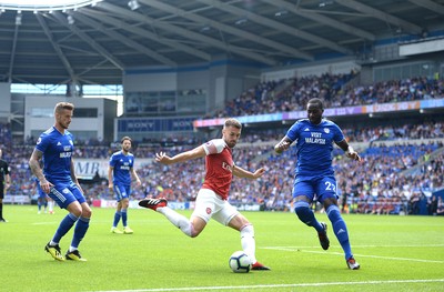 020918 - Cardiff City v Arsenal - Premier League - Aaron Ramsey of Arsenal tries to get the ball past Souleymane Bamba of Cardiff City