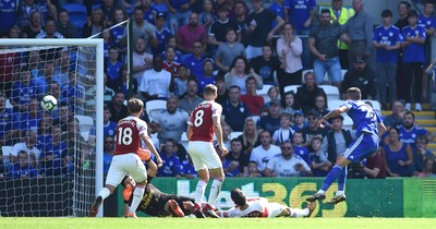 020918 - Cardiff City v Arsenal - Premier League - Victor Camarasa (21) of Cardiff City scores goal