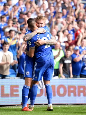 020918 - Cardiff City v Arsenal - Premier League - Danny Ward of Cardiff City celebrates scoring goal with Victor Camarasa (21)