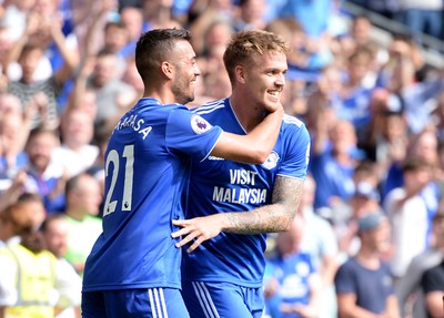 020918 - Cardiff City v Arsenal - Premier League - Danny Ward of Cardiff City celebrates scoring goal with Victor Camarasa (21)