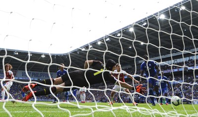 020918 - Cardiff City v Arsenal - Premier League - Petr Cech of Arsenal watches Danny Ward of Cardiff City head at goal go into the back of the net