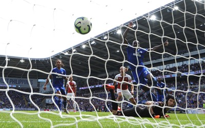 020918 - Cardiff City v Arsenal - Premier League - Souleymane Bamba of Cardiff City celebrates Danny Ward goal