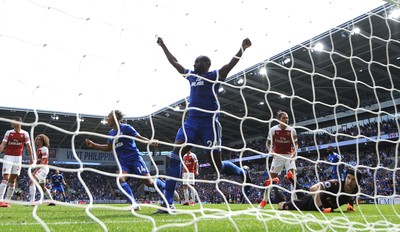 020918 - Cardiff City v Arsenal - Premier League - Souleymane Bamba of Cardiff City celebrates Danny Ward goal