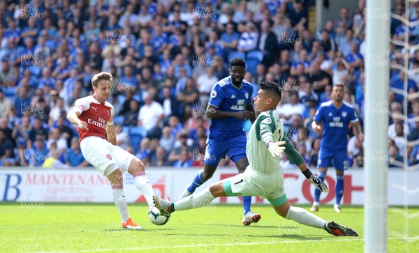 020918 - Cardiff City v Arsenal - Premier League - Nacho Monreal of Arsenal tries a shot at goal
