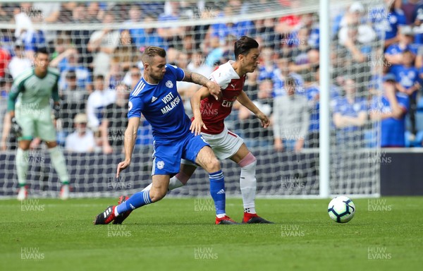 020918 - Cardiff City v Arsenal, Premier League - Joe Ralls of Cardiff City and Mesut Ozil of Arsenal compete for the ball
