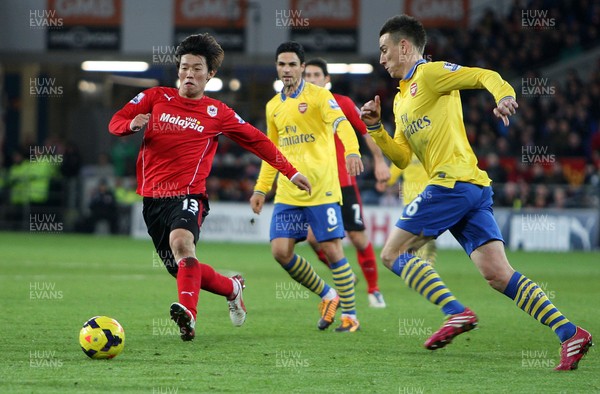 301113 - Cardiff City vs Arsenal - Barclays Premier League - Kim Bo-Kyung Of cardiff takes on the Arsenal defenders(c) Huw Evans Agency