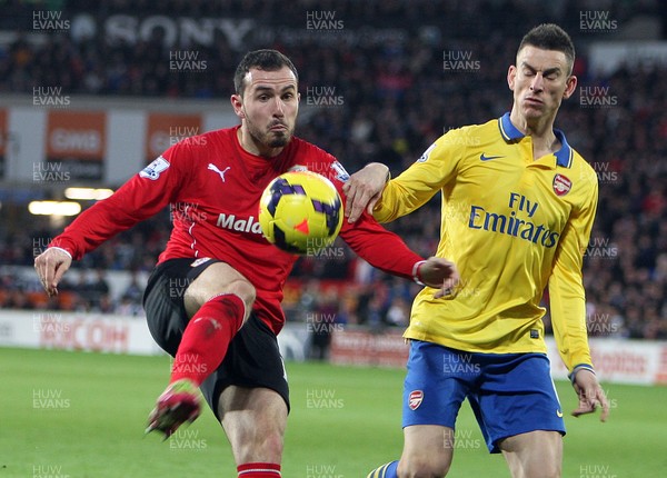 301113 - Cardiff City vs Arsenal - Barclays Premier League - Jordan Mutch of Cardiff City on the ball(c) Huw Evans Agency