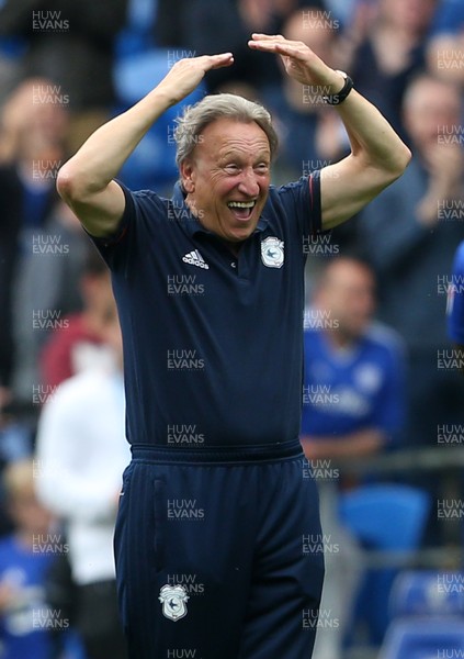 120817 - Cardiff City v Aston Villa - SkyBet Championship - Cardiff Manager Neil Warnock thanks the fans at full time