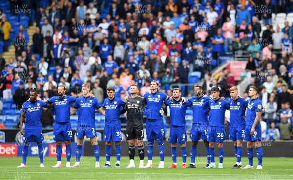 070821 - Cardiff City v Barnsley - Sky Bet EFL Championship - Cardiff City players during a moment silence in memory of people who lost their lives during the pandemic
