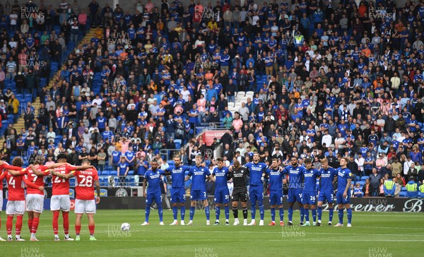 070821 - Cardiff City v Barnsley - Sky Bet EFL Championship - Players during a moment silence in memory of people who lost their lives during the pandemic