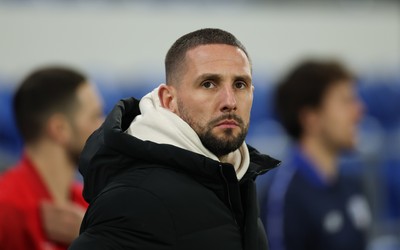 270126 - Cardiff City v Barnsley, EFL Sky Bet League 1 - Barnsley manager Conor Hourihane