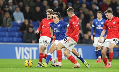 270126 - Cardiff City v Barnsley, EFL Sky Bet League 1 - Joel Colwill of Cardiff City looks for a gap