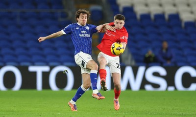 270126 - Cardiff City v Barnsley, EFL Sky Bet League 1 - Ryan Wintle of Cardiff City and Patrick Kelly of Barnsley compete for the ball