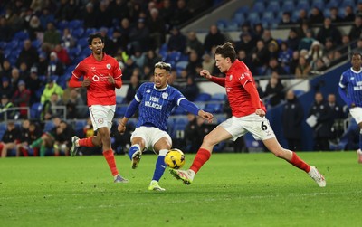 270126 - Cardiff City v Barnsley, EFL Sky Bet League 1 - Callum Robinson of Cardiff City fires a shot at goal which hits the underside of the crossbar