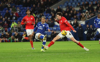 270126 - Cardiff City v Barnsley, EFL Sky Bet League 1 - Callum Robinson of Cardiff City fires a shot at goal which hits the underside of the crossbar