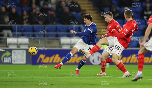 270126 - Cardiff City v Barnsley, EFL Sky Bet League 1 - Perry Ng of Cardiff City shoots to score goal