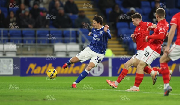 270126 - Cardiff City v Barnsley, EFL Sky Bet League 1 - Perry Ng of Cardiff City shoots to score goal