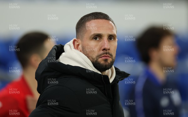 270126 - Cardiff City v Barnsley, EFL Sky Bet League 1 - Barnsley manager Conor Hourihane