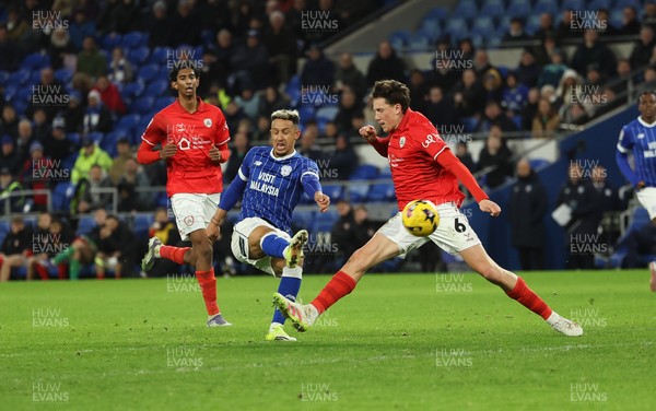 270126 - Cardiff City v Barnsley, EFL Sky Bet League 1 - Callum Robinson of Cardiff City fires a shot at goal which hits the underside of the crossbar