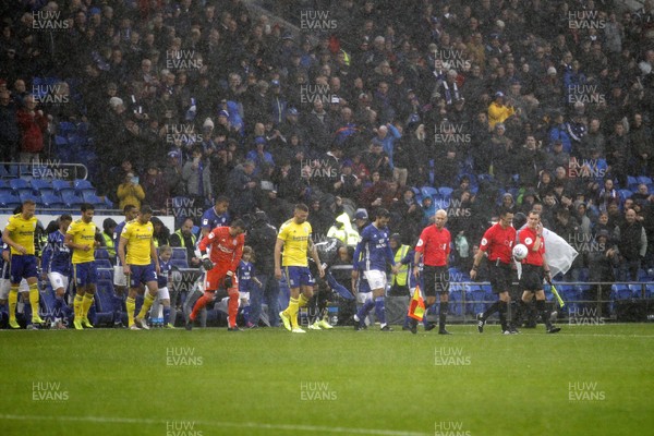 021119 - Cardiff City v Birmingham City, Sky Bet Championship - The teams come out before the match