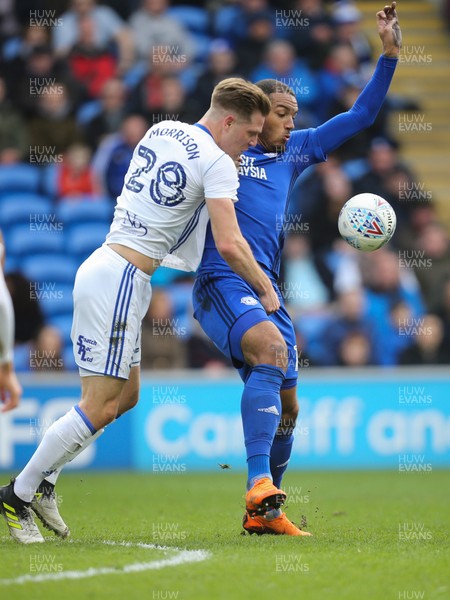 100318 - Cardiff City v Birmingham City, Sky Bet Championship - Kenneth Zohore of Cardiff City competes with Michael Morrison of Birmingham City to win the ball