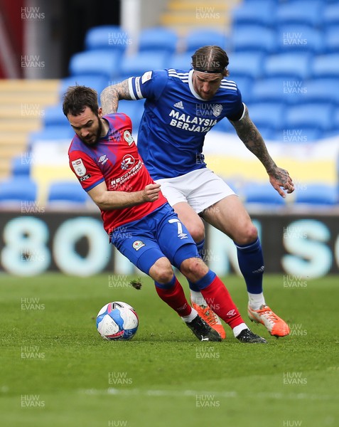 100421 Cardiff City v Blackburn Rovers, Sky Bet Championship - Adam Armstrong of Blackburn Rovers gets away from Aden Flint of Cardiff City