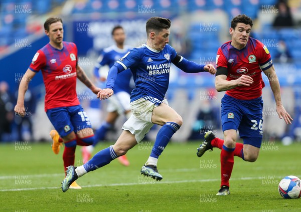 100421 Cardiff City v Blackburn Rovers, Sky Bet Championship - Harry Wilson of Cardiff City gets past Darragh Lenihan of Blackburn Rovers as he charges towards goal