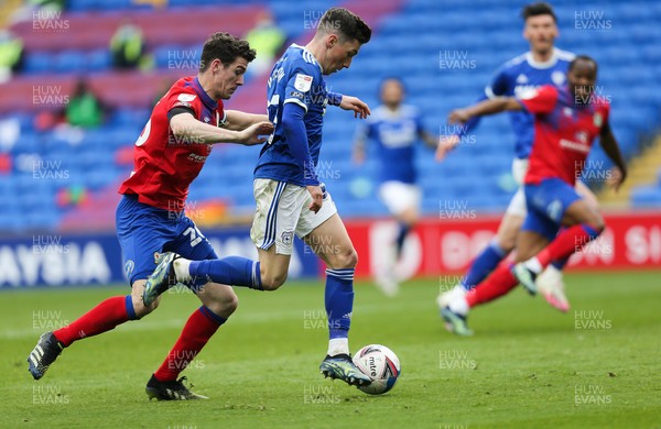 100421 Cardiff City v Blackburn Rovers, Sky Bet Championship - Harry Wilson of Cardiff City gets past Darragh Lenihan of Blackburn Rovers as he charges towards goal