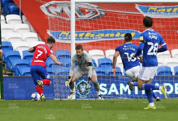 100421 Cardiff City v Blackburn Rovers, Sky Bet Championship - Adam Armstrong of Blackburn Rovers beats Cardiff City goalkeeper Alex Smithies to score the second goal