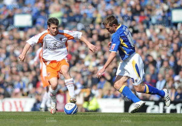 12.04.08 - Championship Football Cardiff City v Blackpool Blackpool's Wes Hoolahan looks for a way past Cardiff's Stephen McPhail 