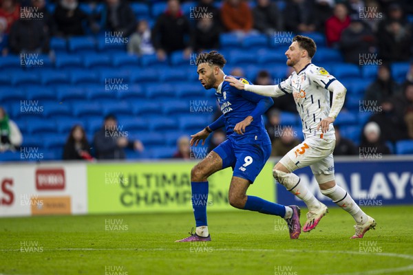 171222 - Cardiff City v Blackpool - Sky Bet Championship - Kion Etete of Cardiff City scores his sides first goal