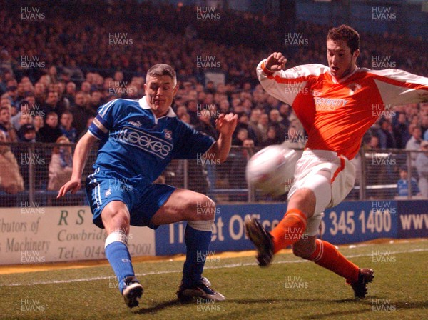 180303 - Cardiff City v Blackpool - Division Two - Cardiff City's Graham Kavanagh crosses as Danny Coid tries to block