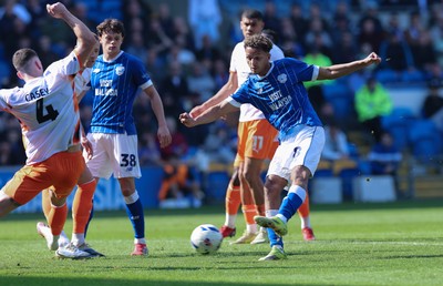 210326 - Cardiff City v Blackpool, EFL Sky Bet League 1 - Omari Kellyman of Cardiff City fires a shot at goal