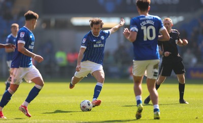 210326 - Cardiff City v Blackpool, EFL Sky Bet League 1 - Ryan Wintle of Cardiff City looks to shoot at goal