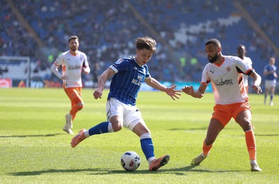 210326 - Cardiff City v Blackpool, EFL Sky Bet League 1 - Cian Ashford of Cardiff City takes on CJ Hamilton of Blackpool