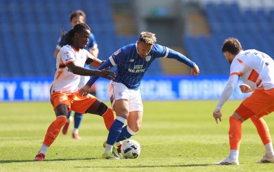 210326 - Cardiff City v Blackpool, EFL Sky Bet League 1 - Callum Robinson of Cardiff City looks to attack