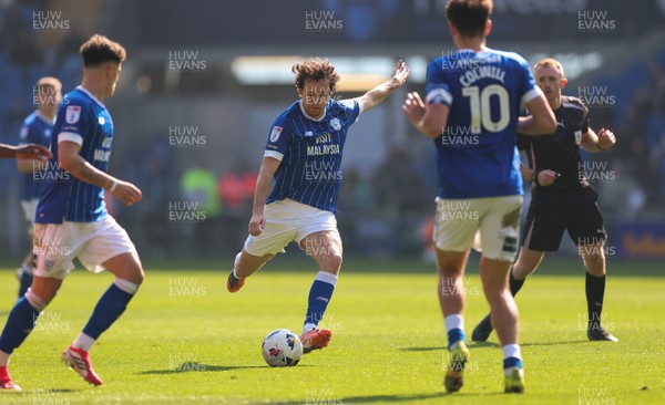 210326 - Cardiff City v Blackpool, EFL Sky Bet League 1 - Ryan Wintle of Cardiff City looks to shoot at goal