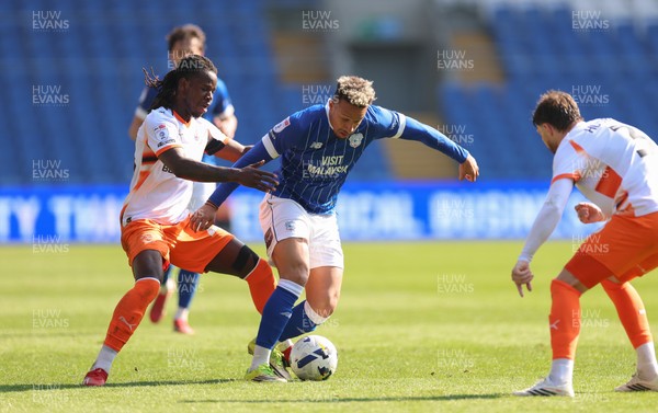210326 - Cardiff City v Blackpool, EFL Sky Bet League 1 - Callum Robinson of Cardiff City looks to attack