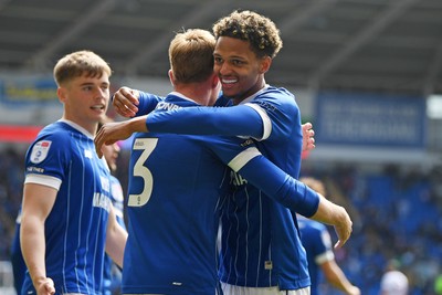 110426 - Cardiff City v Bolton Wanderers - Sky Bet League 1 - Omari Kellyman of Cardiff City celebrates scoring a goal with team mates