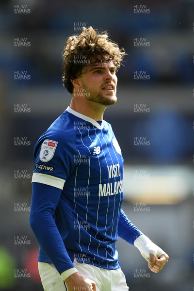 110426 - Cardiff City v Bolton Wanderers - Sky Bet League 1 - Ollie Tanner of Cardiff City celebrates the win at full time