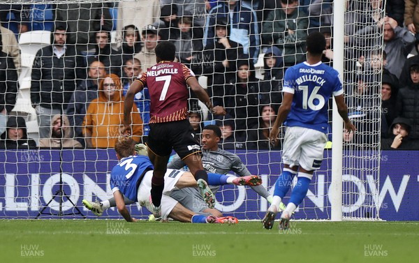 200925 - Cardiff City v Bradford City - SkyBet League One - Josh Neufville of Bradford City scores their third goal