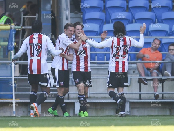 080417 - Cardiff City v Brentford, Sky Bet Championship - Sergi Canos of Brentford celebrates with team mates after scoring goal