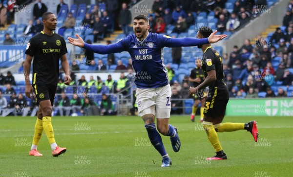290220 - Cardiff City v Brentford, Sky Bet Championship - Callum Paterson of Cardiff City appeals to the linesman after a decision goes against him